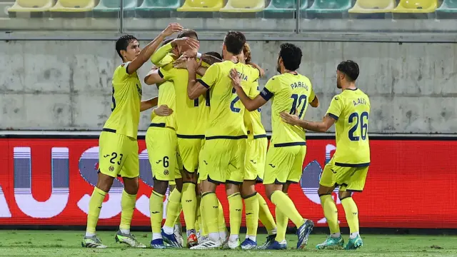 Los jugadores del Villarreal celebran el segundo gol ante el Maccabi