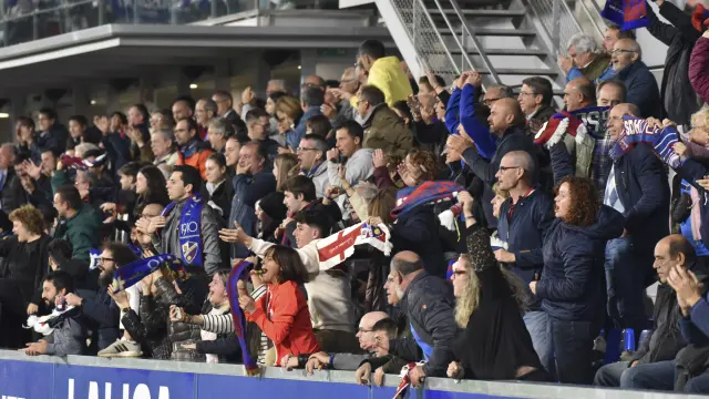Aficionados de la SD Huesca en el partido con el Espanyol.