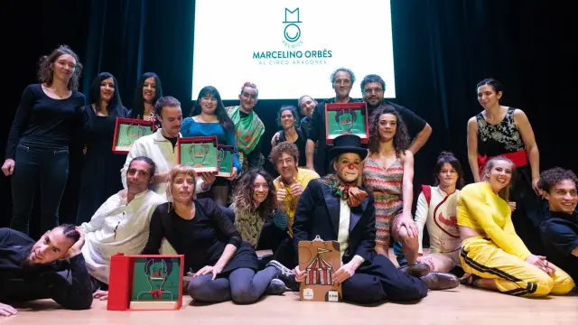 Artistas de la gala del circo y premiados con el Marcelino Orbés, ayer, en el Centro Cívico Teodoro Sánchez Punter.