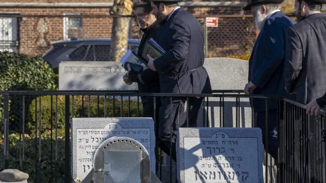 Milei deja un mensaje en la tumba del rabino Schneeerson en su breve visita a Nueva York