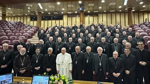 El papa recibe a los obispos españoles en plena polémica por el informe sobre abusos