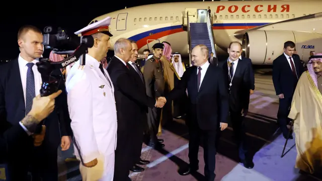 Putin a su llegada este miércoles a Riad, en Arabia Saudí.