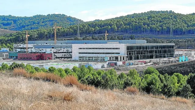 Estado actual de las obras del nuevo hospital de Teruel, que se levanta en la zona del Planizar, a cuatro kilómetros del casco urbano.