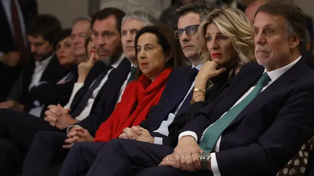 Fernando Grande- Marlaska y Margarita Robles entre otros ministros en la presentación de 'Tierra firme'