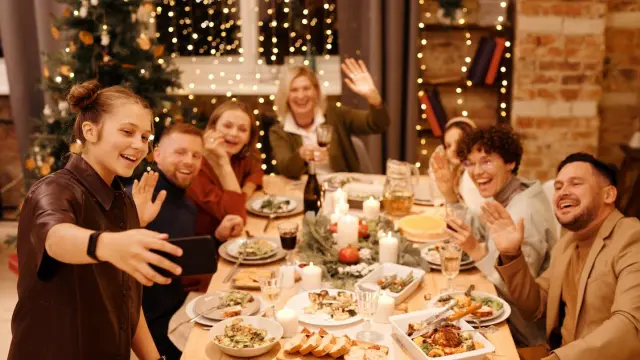 Las personas encargadas de las comidas y cenas navideñas de empresa, familia y amigos cobran protagonismo