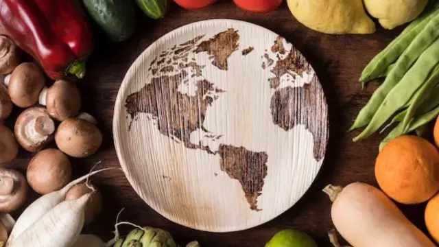 Comida con un mapa del mundo