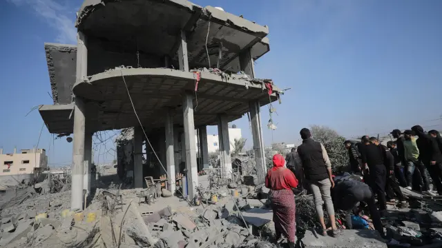 Edificio destruido en el campo de refugiados de Khan Yunis en Gaza tras un bombardeo israelí.