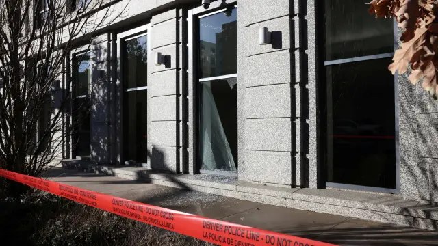 Police tape surrounds an area where a man broke into the Colorado Supreme Court building and barricaded himself inside overnight in Denver, Colorado, U.S., January 2, 2024. REUTERS/Kevin Mohatt [[[REUTERS VOCENTO]]]