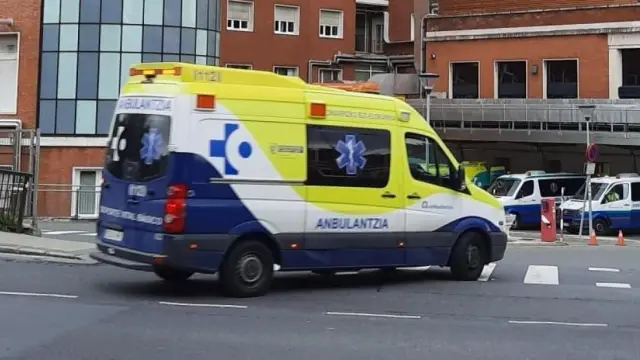 Foto de archivo de una ambulancia en el País Vasco