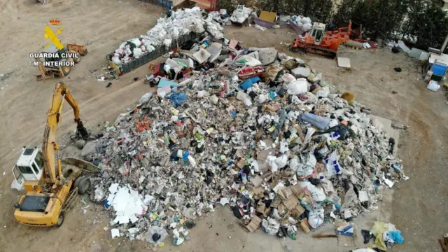 Imagen de los residuos procedentes de Francia detectados por la Guardia Civil en un vertedero de Zaragoza.