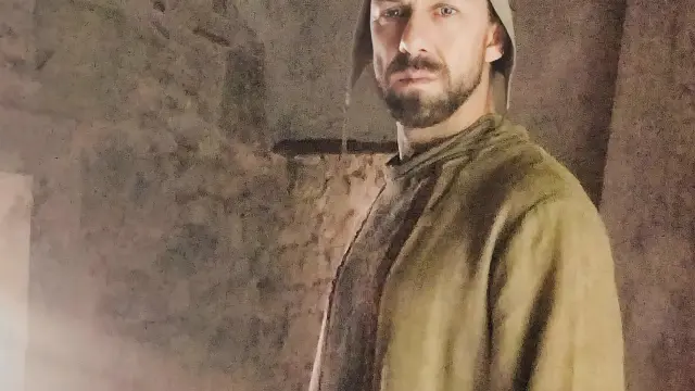 El actor Rubén Martínez da vida, en las secuencias de ficción, al impresor judío Altanansí, que estuvo en la localidad turolense de 1482 a 1491.