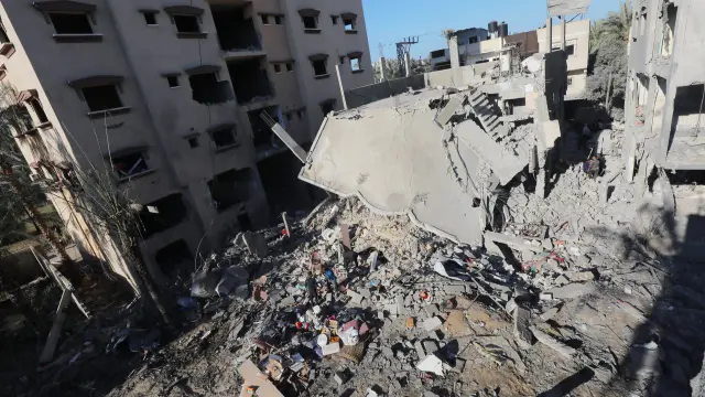 Un edificio destruido por un bombardeo del Ejército de Israel contra Deir al Balá, en la Franja de Gaza (archivo)..07/01/2024 [[[EP]]]
