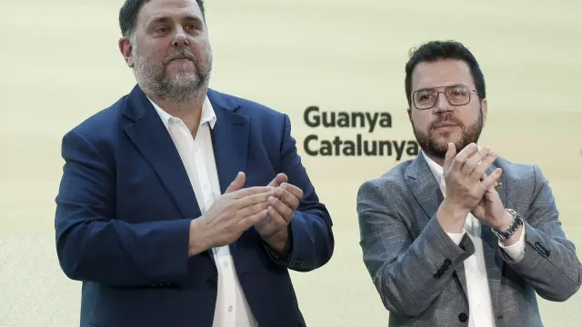 El presidente de la Generalitat, Pere Aragonés, en el acto de ratificación como candidato de ERC a la presidencia de la Generalitat en las próximas elecciones, con el apoyo del presidente de la formación republicana Oriol Junqueras.