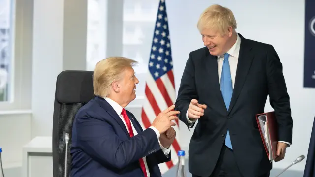 Encuentro entre Donald Trump y Boris Johnson en Biarritz, Francia, en 2019, durante la reunión del G7