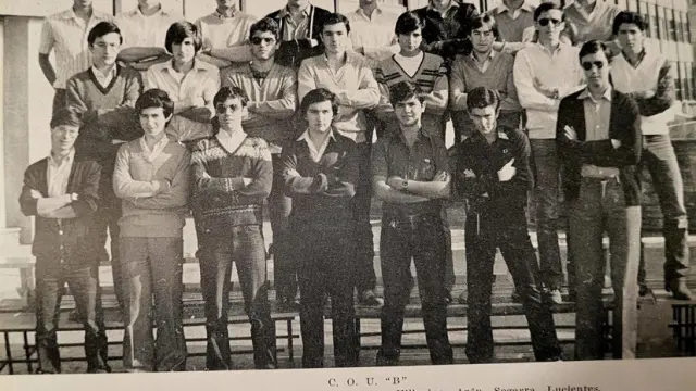 Imagen del colegio de Corazonistas, en el curso COU, en 1981. Camilo Villarino es el cuarto de la última fila (de derecha a izquierda).
