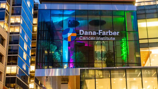 Fachada del centro de investigación y tratamiento de cáncer Dana-Farber en Boston, Estados Unidos.