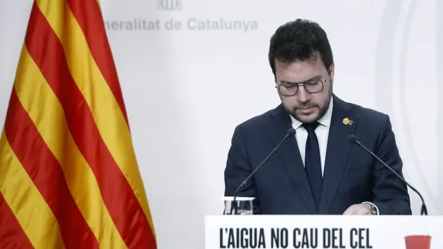 El presidente de la Generalitat, Pere Aragonès, durante la rueda en la que ha anunciado que la Generalitat declara oficialmente la emergencia