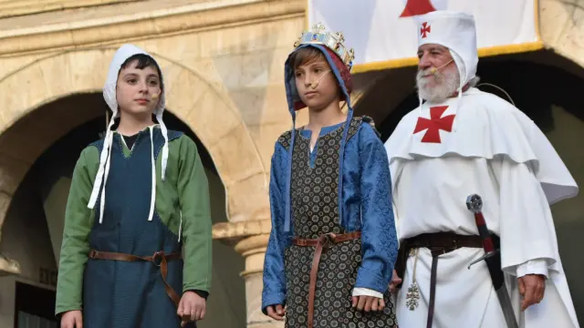 Los niños elegidos para interpretar a Jaime I y Ramón de Berenguer.