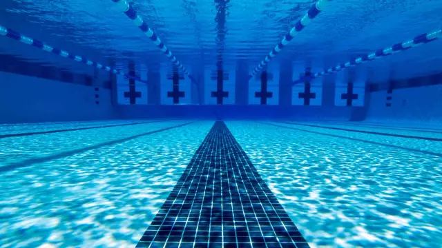 La cloración salida de esta piscina no irrita los ojos, mejora la calidad del agua y protege el medioambiente