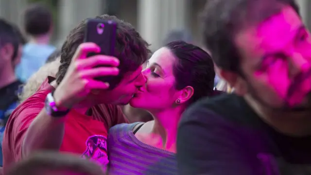 En busca del selfi más romántico en Zaragoza