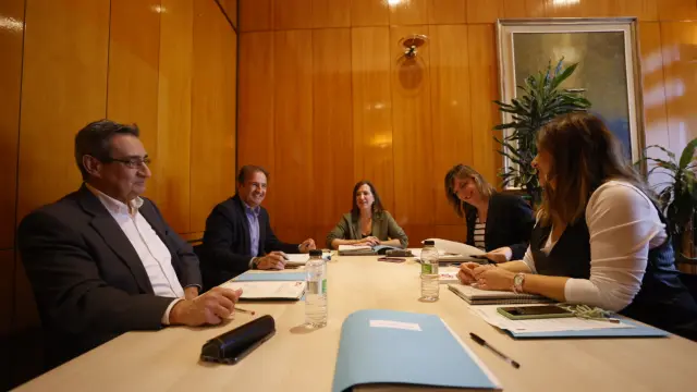 Calvo, Lorén, Sara Fernández, Ranera y Tomás, en la junta de portavoces.
