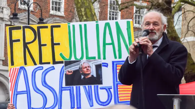 Centenares de personas de distintas nacionalidades reclaman la libertad de Julian Assange