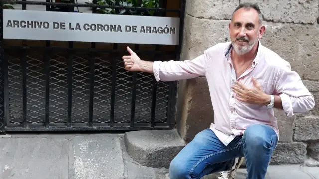 Roberto Marco, en el exterior del Archivo de la Corona de Aragón, al que acude con frecuencia para documentarse.