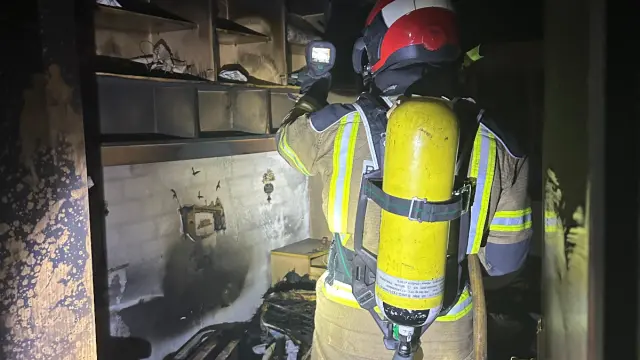 Los bomberos de la DPT sofocan el incendio en Utrillas
