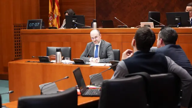 El director general de Salud Mental, Manuel Corbera, este miércoles en la Comisión de Sanidad de las Cortes de Aragón.