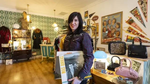 Lois Ohara, dueña de la tienda El Tupé Asesino, con discos de Más Birras.