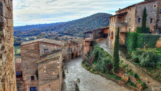 Este bonito pueblo de Cataluña es un tesoro secreto con un impresionante patrimonio cultural y natural