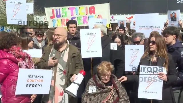 Los asistentes a la concentración han portado carteles pidiendo Justicia para Sergio...EUROPA PRESS..10/03/2024 [[[EP]]]