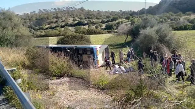El autobús siniestrado con viajeros del Imserso en Mallorca.
