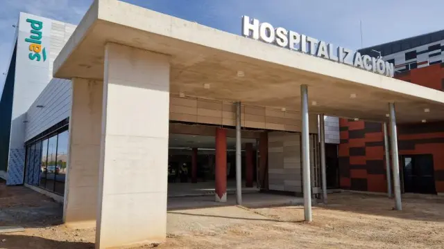 Uno de los accesos del futuro hospital de Teruel, que se encuentra todavía en obras.