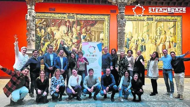 Representantes de quienes participan en el proyecto STEAMBrace, en el Patio de la Infanta de Ibercaja.