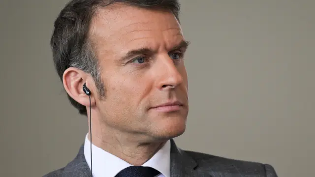 El presidente francés, Emmanuel Macron, asiste a una declaración de prensa con el canciller alemán, Olaf Scholz