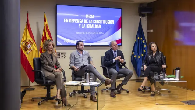 Álvarez de Toledo, Bustos, Azcón y Del Barco, en el acto organizado este lunes por el PP.