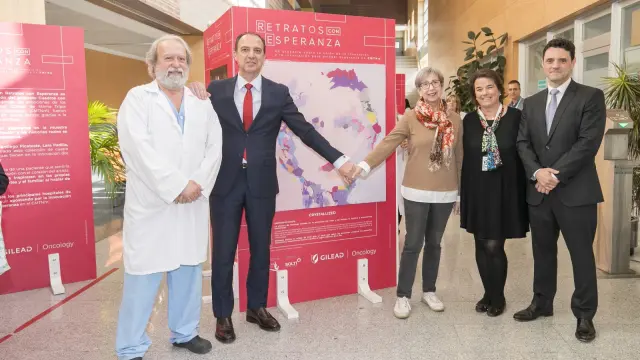 Inauguración de la exposición 'Retratos con esperanza' en el Hospital Universitario Miguel Servet de Zaragoza.