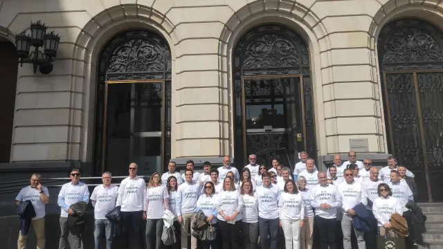 Concejales del PP en la provincia de Zaragoza con camisetas con el lema Concejales de pueblo.