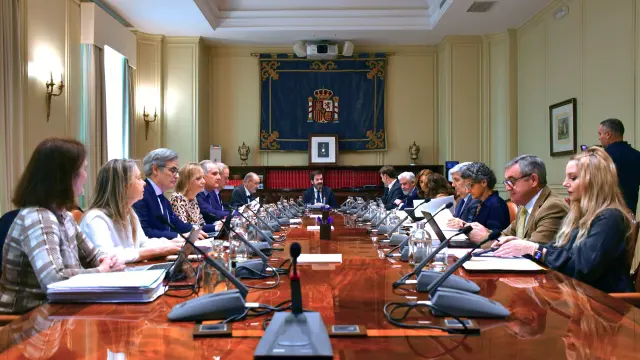 El presidente interino del CGPJ, Vicente Guilarte (c), durante una sesión plenaria, en el Consejo General del Poder Judicial (CGPJ), a 21 de marzo de 2024, en Madrid (España). El Pleno ordinario del Consejo General del Poder Judicial (CGPJ) ha aprobado un informe según el cual la amnistía es inconstitucional, con nueve votos a favor...21 MARZO 2024;PLENO;AMNISTÍA;CONSTITUCIÓN;INCONSTITUCIONAL..CGPJ..21/03/2024 [[[EP]]]
