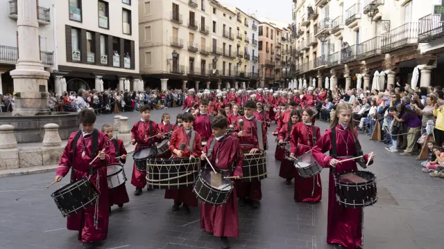 La banda de tambores de la Oración de Jesús en el Huerto, durante su actuación en la plaza del Torico.