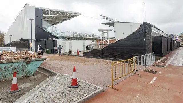 Estado del estadio municipal El Plantío en Burgos tras el derrumbe de un muro.