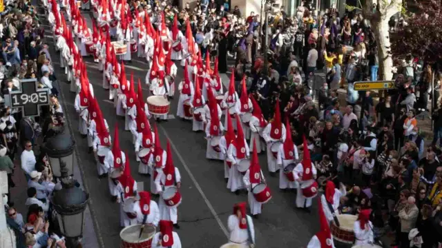 Procesión general de Viernes Santo en Zaragoza