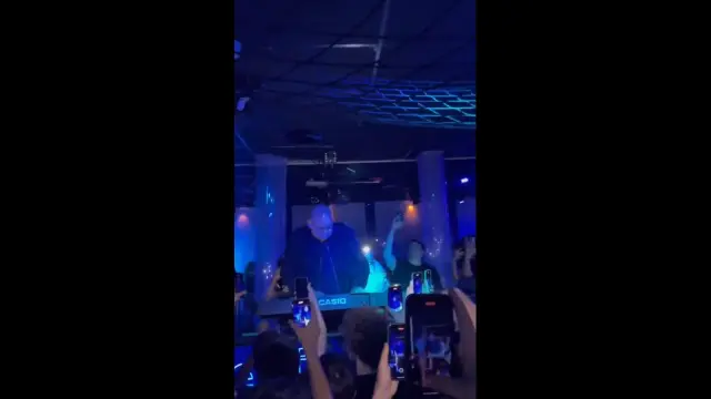 El Dandy de Barcelona en su actuación en una discoteca en Salou.