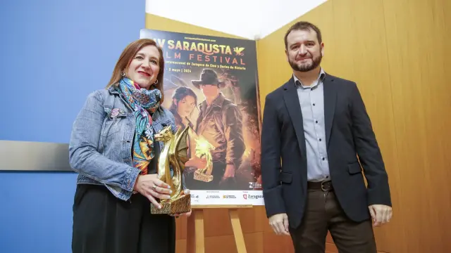 Sara Fernández, consejera de Cultura, Educación y Turismo del Ayuntamiento, y José Ángel Delgado, director del Saraqusta Film Festival.