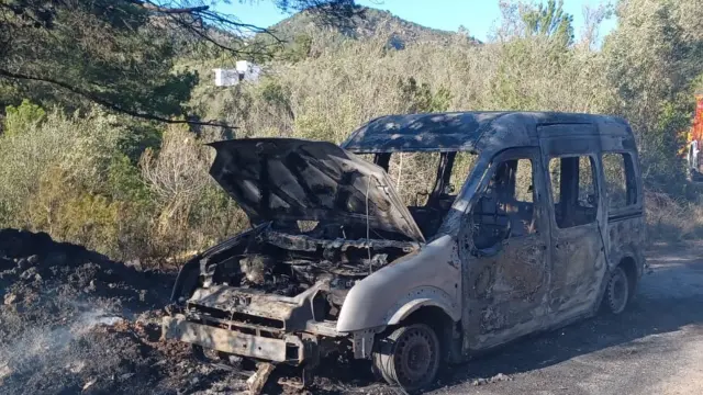 Vehículo causante del incendio forestal en El Perelló