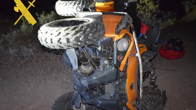 Así quedó el vehículo tras el accidente, ocurrido de noche en una pista forestal entre Teruel y Castellón.