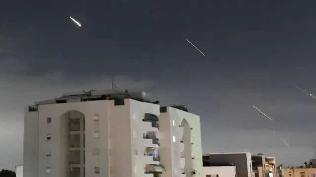Los sistemas de defensa israelíes interceptaron los misiles y drones lanzados por Irán