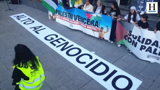 La manifestación reclama el alto el fuego inmediato. En la concentración de la capital aragonesa ha actuado en directo ‘Non Servium’, la reconocida banda de Móstoles (Madrid)