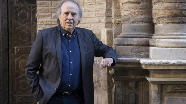 Joan Manuel Serrat en la exposición 'Reconocer. 40 años de la Filmoteca de Zaragoza', en octubre de 2022.